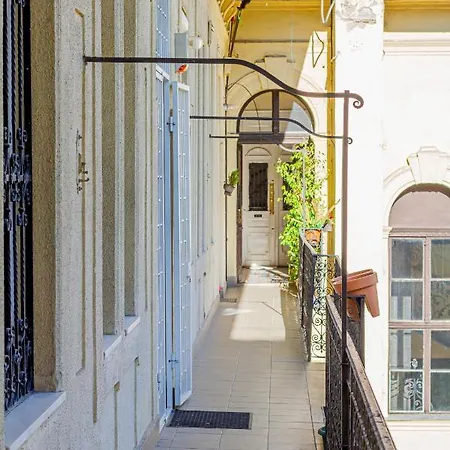 Supercentral Boutique *